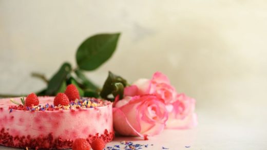 Sending Cake and Flowers Online: What Makes it a Good Choice?
